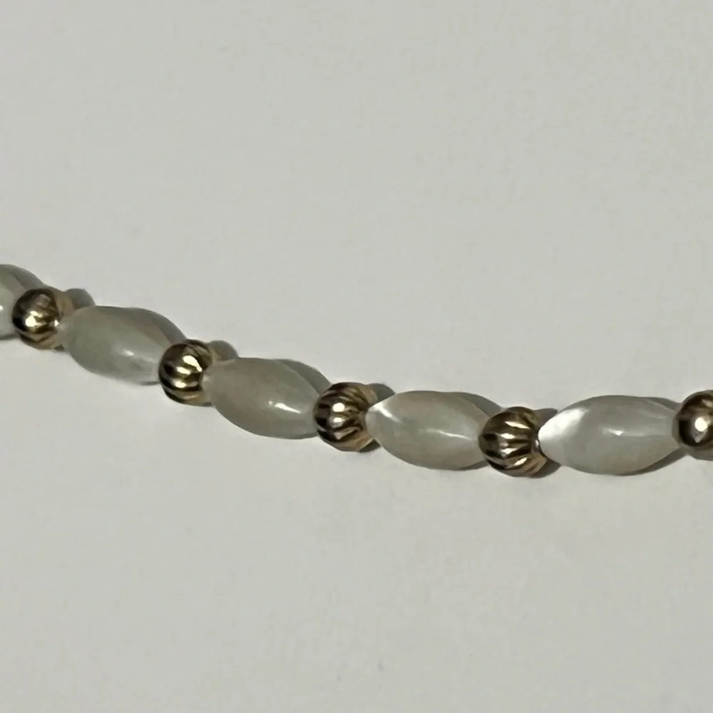 Elegant Gold and pearlescent Cream Beaded Bracelet‎ minimalist
